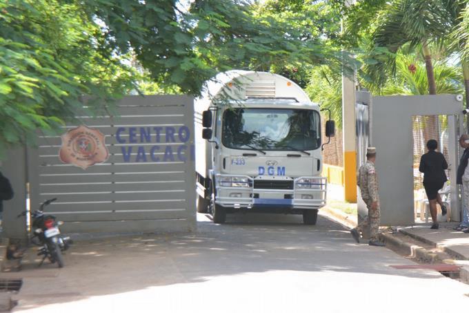 Titular de Migración verifica operaciones en Centro de Haina