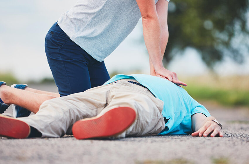  Reanimación cardiopulmonar salva vida a personas que sufren de parada cardíaca