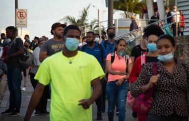  Se reporta escasez de mascarillas y medicamentos para la influenza en farmacias