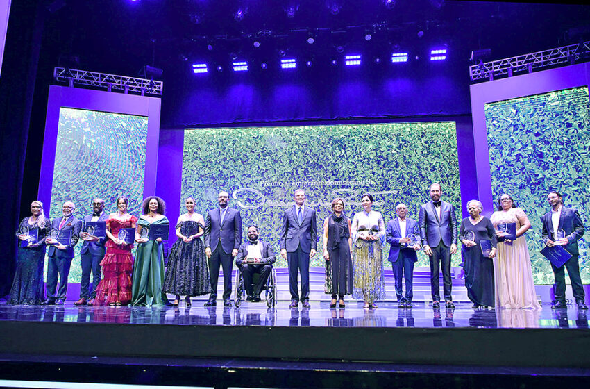  Quemuel Arroyo gana Premio al Emigrante Dominicano