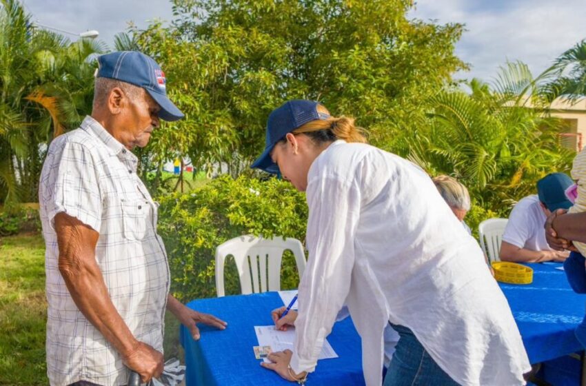  Casi mil personas asisten a la primera jornada de salud de la SISALRIL