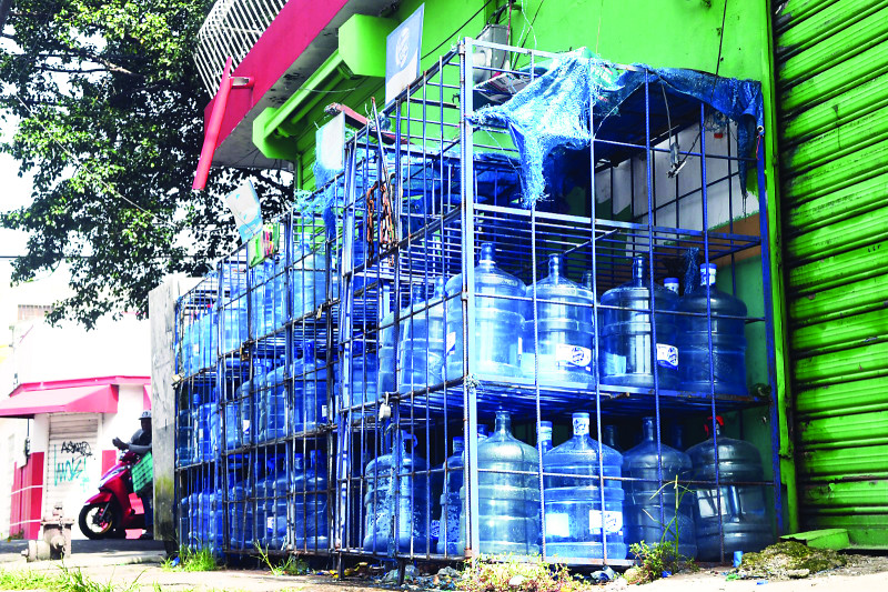  Agua embotellada expuesta al sol no tiene calidad y puede ser dañina