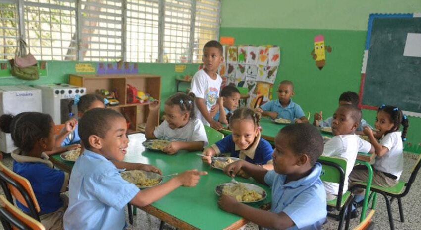  Menú escolar: coctel, guineos, albóndigas de sardinas y bizcocho con menos azúcar