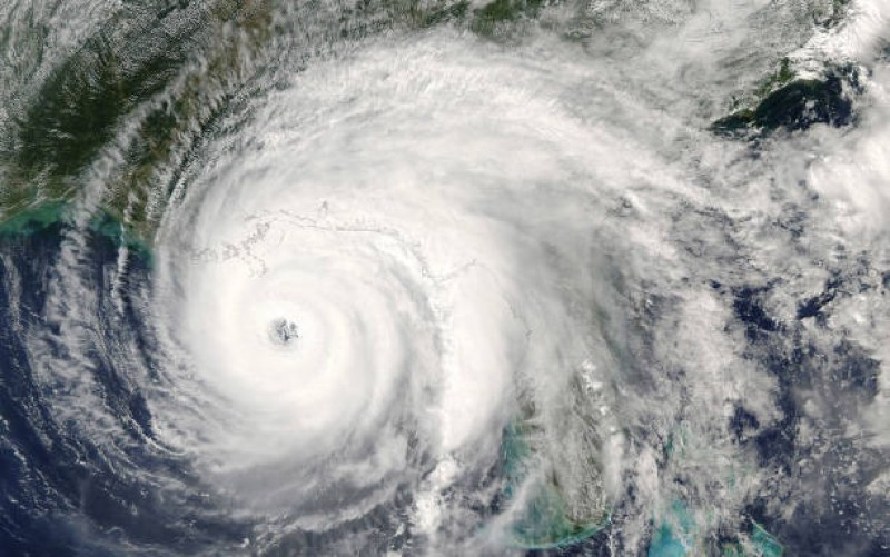  Un fuerte tifón toca tierra en el suroeste de Japón
