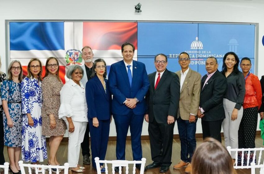  Ministro Salud  juramenta comités para garantizar eliminación de enfermedades erradicables
