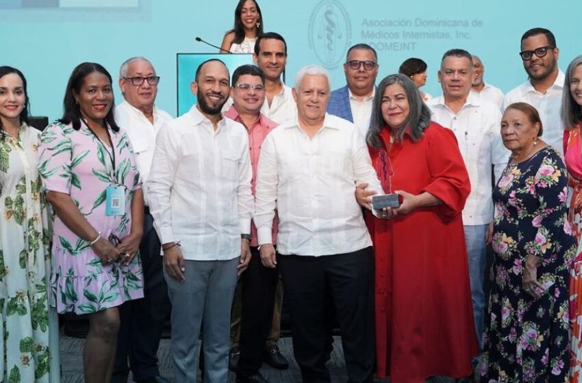  Médicos internistas reconocen legado de la Dra. Ángela Rosa 