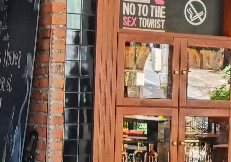  Almorzando en Medellín, un letrero sorprendente: “No to the sex tourist”