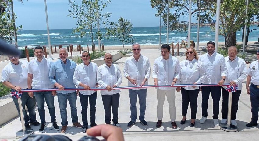  Abinader y David Collado encabezan inauguración del malecón de Haina