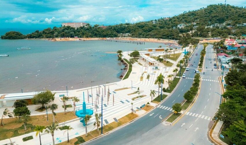  El nuevo malecón de Samaná diversifica la oferta turística