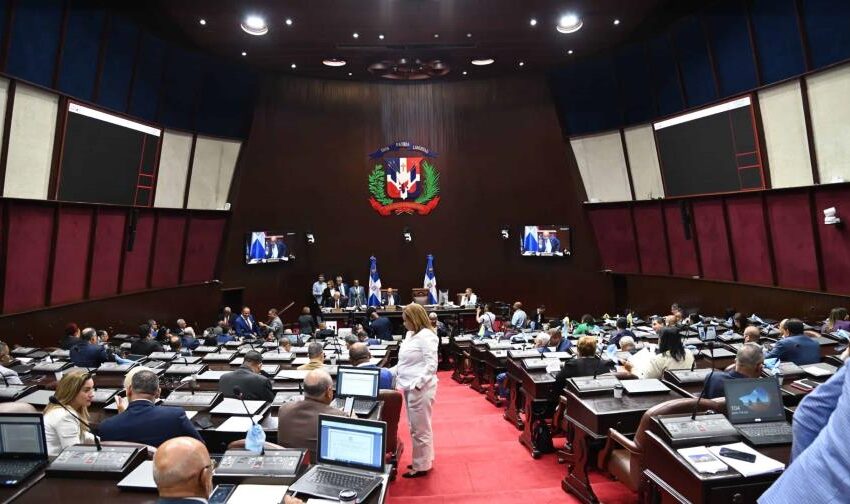  Diputados aprueban proyecto que prohíbe mover feriados patrios como Duarte, Reyes y Constitución