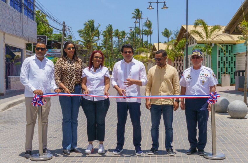  Con una inversión superior a RD$30 millones, Collado inaugura reparación de calle en las Terrenas