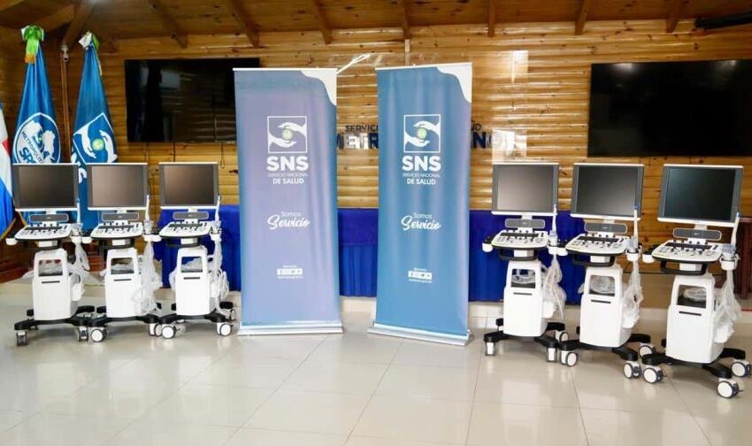  El SNS entrega sonógrafos a nueve centros de salud de la región Metropolitana