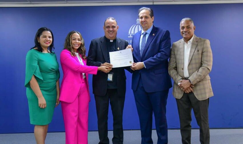  Ministerio de Salud reconoce a 29 instituciones sin fines de lucro por su buen desempeño
