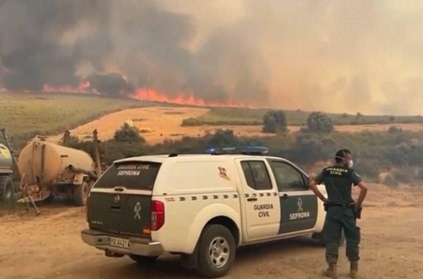  ESPAÑA: Incendio forestal amenaza patrimonio y hogares