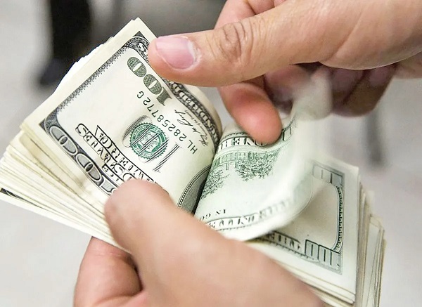  El dólar subió 16 centavos; este lunes era vendido a RD$62.31