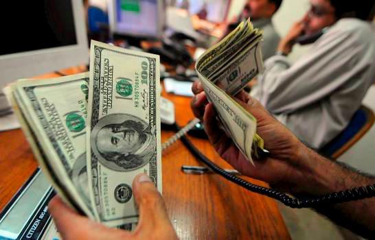  El dólar subió 7 centavos; este lunes era vendido a RD$61.64