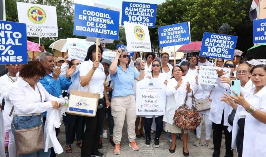  Gremios de salud mantienen presión con paros y manifestaciones en reclamo de reivindicaciones