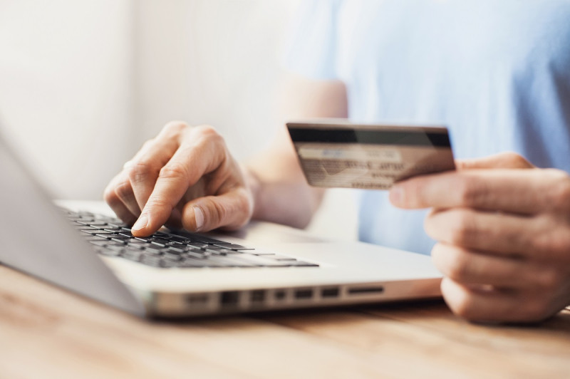  Tarjetas representan 65.3% del volumen de pagos, cheques solo el 1.5%
