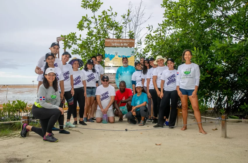  Arajet celebra Día Mundial del Turismo con jornada ambiental en Boca Chica
