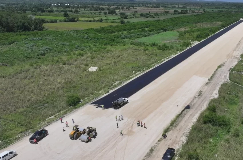  San Juan: aeropuerto domestico avanza con asfalto en pista de aterrizaje