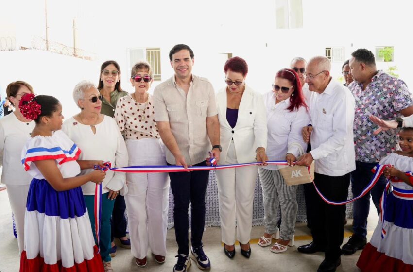  Roberto Ángel Salcedo inaugura Academia de la Música Típica en Puerto Plata
