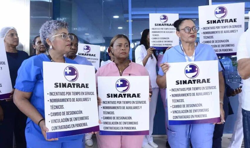  Enfermeras paralizan labores en hospital Cabral y Báez de Santiago en demanda de mejores condiciones