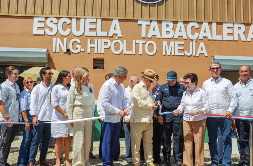  Intabaco inaugura Escuela Tabacalera Hipólito Mejía