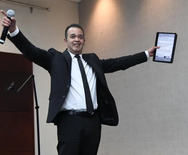  Alex Bueno se muestra positivo y con una fe “inquebrantable” ante tratamiento de cáncer