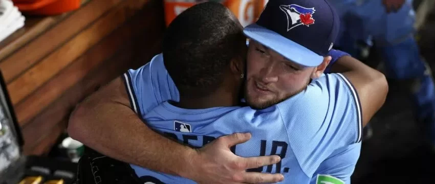  Yesavage, Guerrero jr. y Schneider colocan a Toronto a un triunfo de la corona