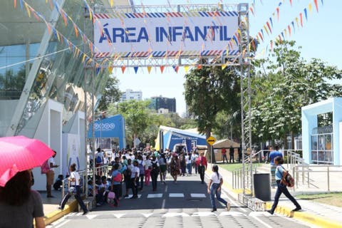  Una fiesta de letras y cultura: así se vive la Feria Internacional del Libro Santo Domingo 2025