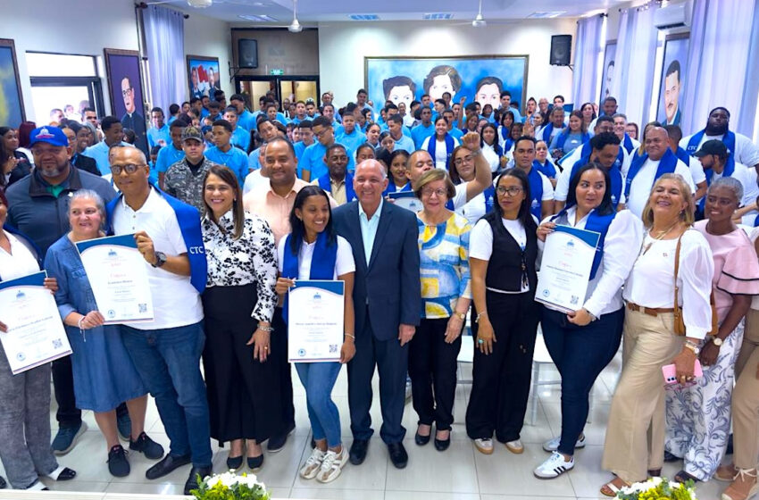  CTC certifica 140 jóvenes en Salcedo durante Tecno Feria “Aprende y Emprende”