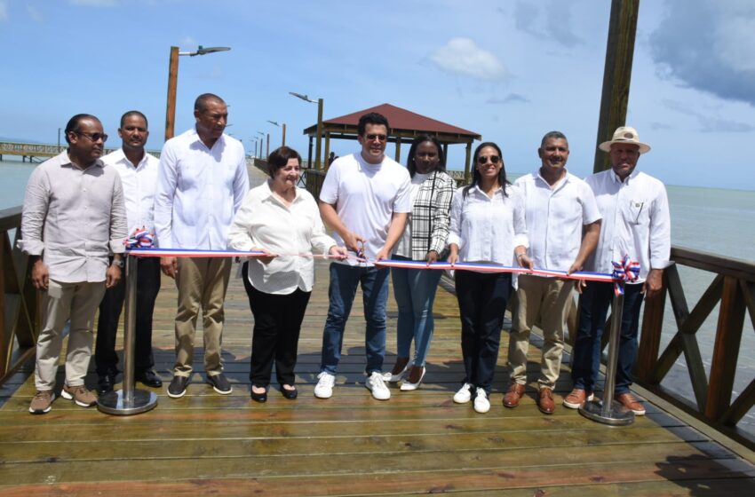  Collado entrega reconstruido muelle turístico de Miches
