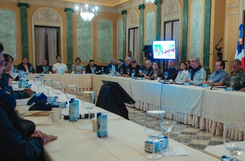 Presidente mantiene suspensión laboral y docente por tormenta