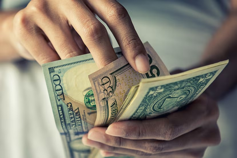  El dólar subió 4 centavos; este miércoles era vendido a $63.61