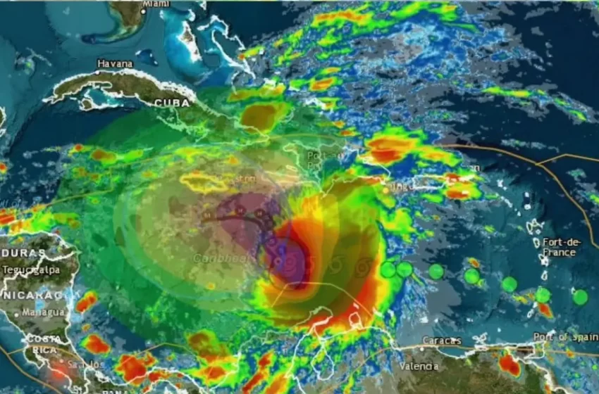 Anticipan viernes de lluvias e inundaciones en RD por Melissa