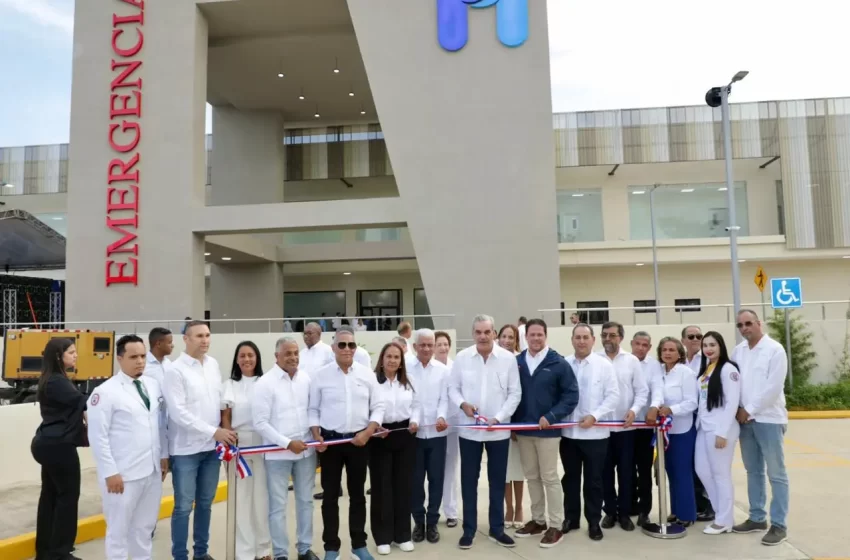  Gobierno entrega nuevo Hospital Regional Dr. Ángel María Gatón, el más moderno del país