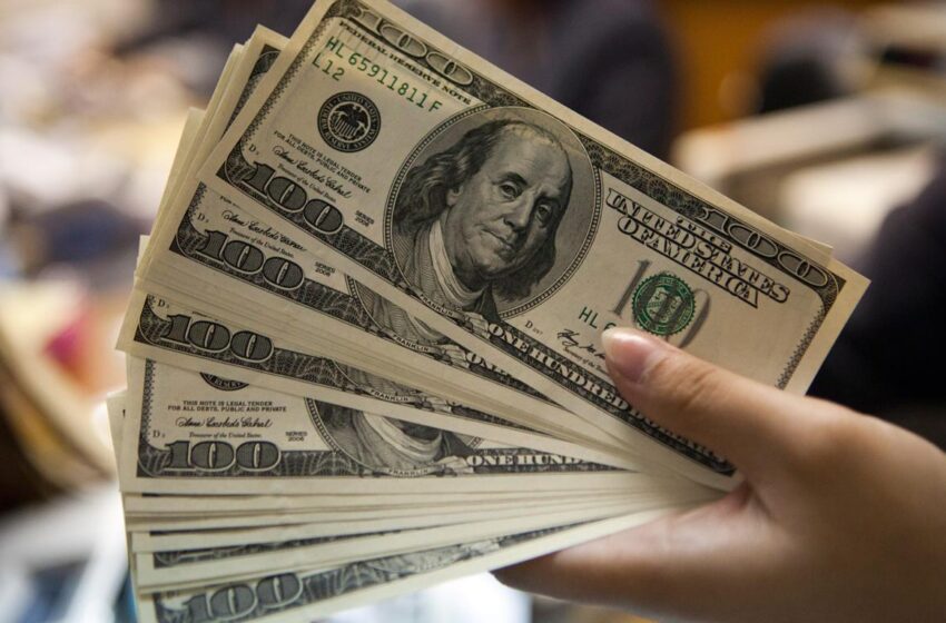  Dólar sigue en picada; bajó 13 centavos y era vendido $63.14