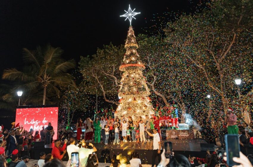  Ayuntamiento enciende Navidad en malecón con un gran arbolito