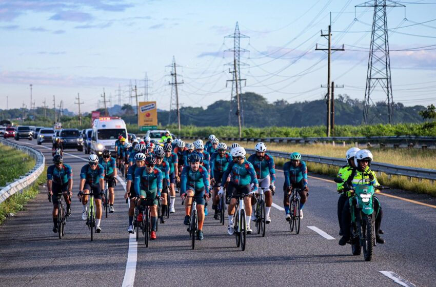  VUELTALAYA 2025 se realiza con éxito y reúne a más de 50 ciclistas en una ruta histórica hacia Baní