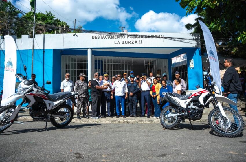  Propeep dona dos motocicletas al destacamento de la Policía Nacional en La Zurza II para fortalecer la seguridad en la zona