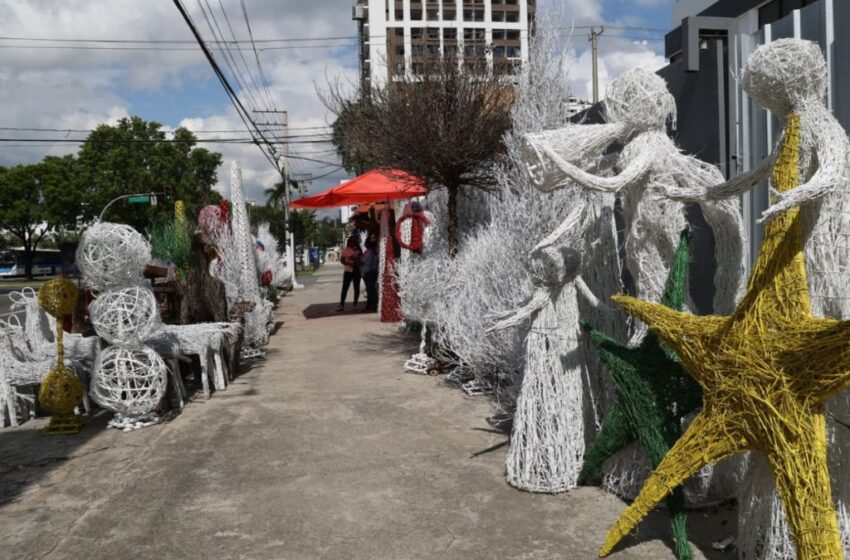  Llegó la Navidad y con ella los coloridos y tradicionales “charamicos” de la Churchill