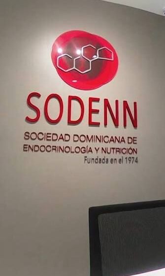  Endocrinólogos crean filial en Santiago, hay dos entidades similares