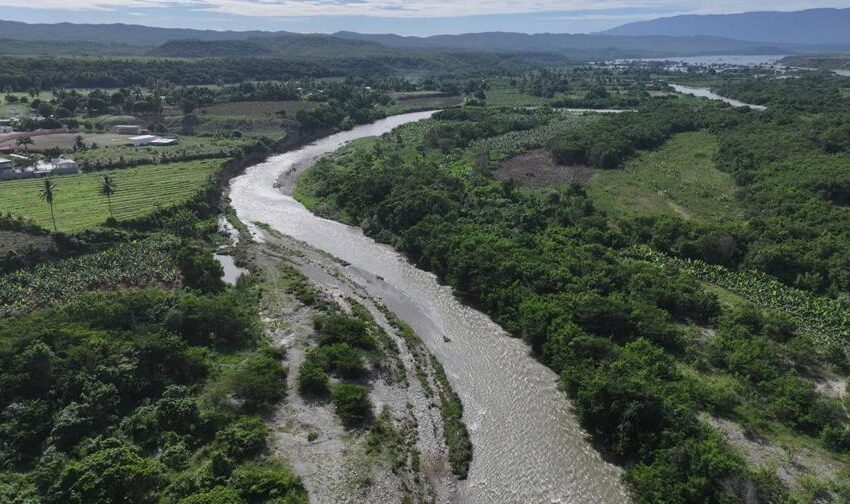  El Indrhi interviene el río Viajama para reducir riesgos de inundación en Azua