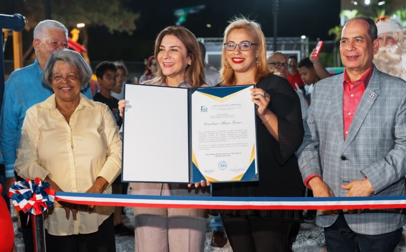  Alcaldesa Carolina Mejía inaugura remozado parque San Gerónimo