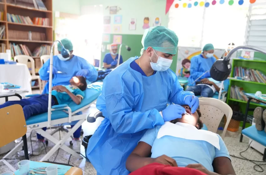  INABIE beneficia a 620 estudiantes de Pedernales con salud bucal