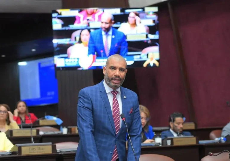  Diputados aprueban en segunda discusión incentivos para médicos especialistas en la frontera