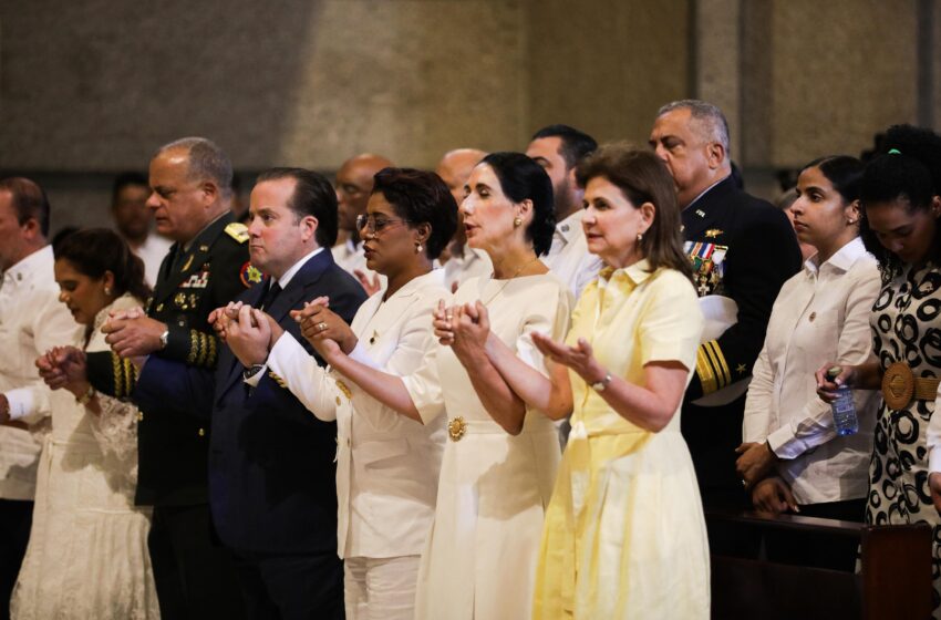  Raquel Peña acompaña a cientos de feligreses en eucaristía por el Día de la Virgen de La Altagracia