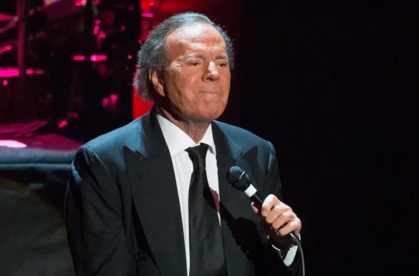  Polémica por denuncias contra Julio Iglesias: Piden retirar distinciones mientras el Gobierno respalda investigar hasta el final