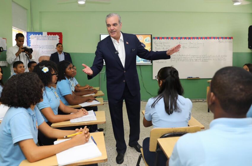  Abinader da seguimiento a la docencia Educación Moral y Cívica