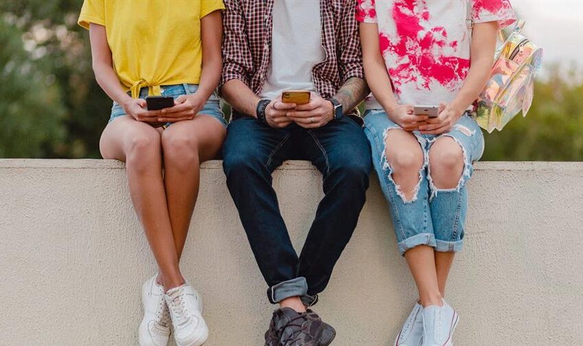  Las redes sociales dañan la salud de los adolescentes, alerta regulador sanitario francés
